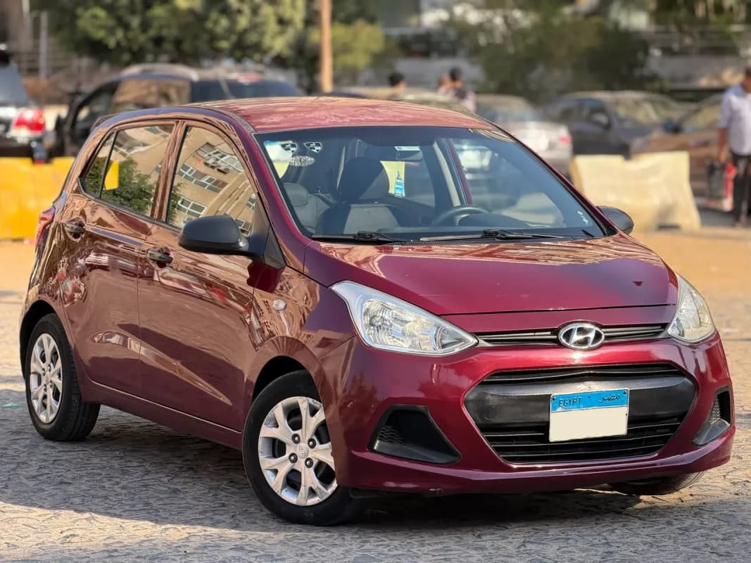 هيونداي جراند I10 2015 جي ال أحمر غامق أوتوماتيك — مستعملة