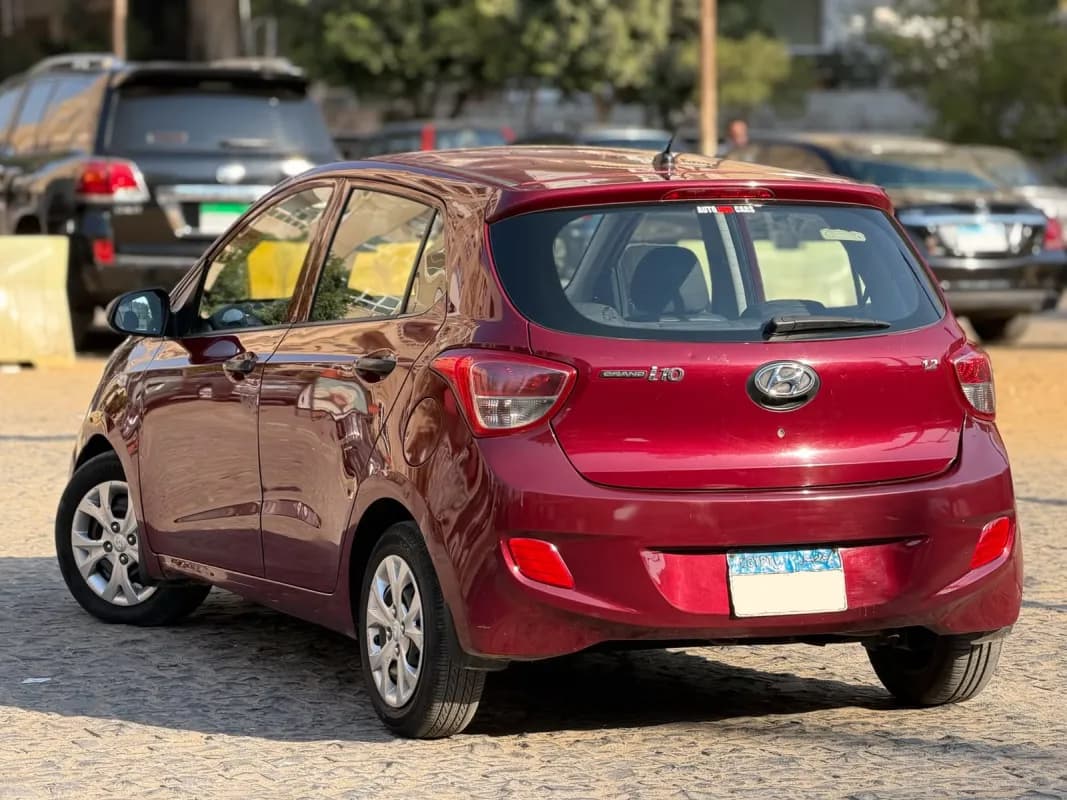 هيونداي جراند I10 2015 جي ال أحمر غامق أوتوماتيك — مستعملة