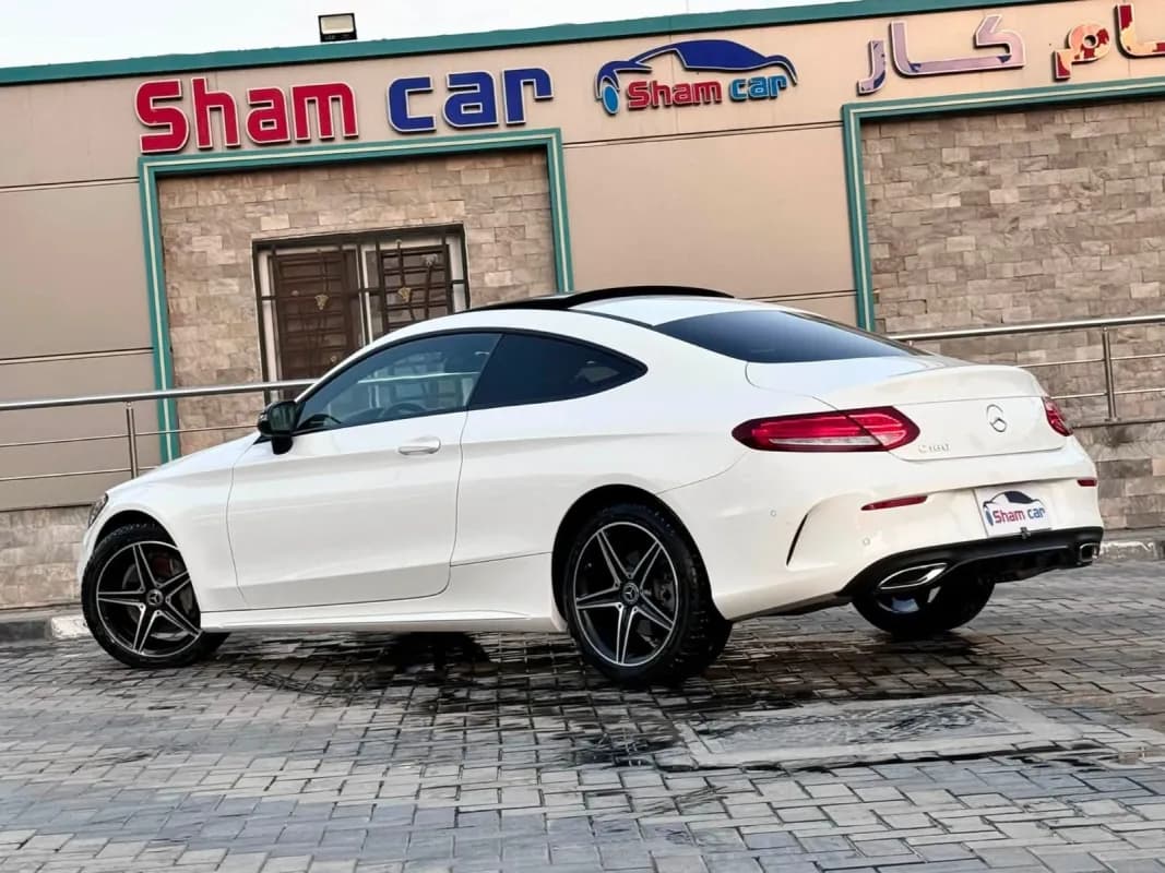 مرسيدس بنز C180 2017 ايه ام جي أبيض أوتوماتيك — مستعملة
