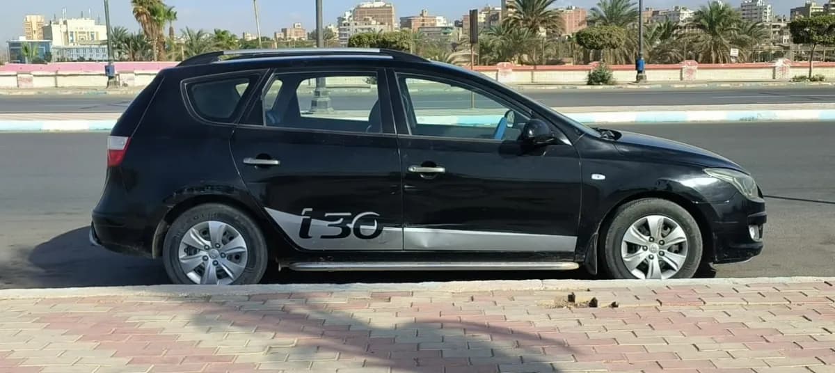 هيونداي أي 30 2011 إن لاين أسود أوتوماتيك — مستعملة