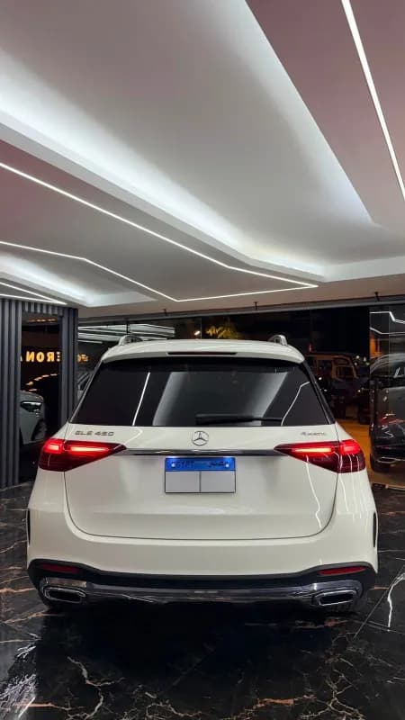 مرسيدس بنز GLE450 2024 ايه ام جي أبيض أوتوماتيك — مستعملة