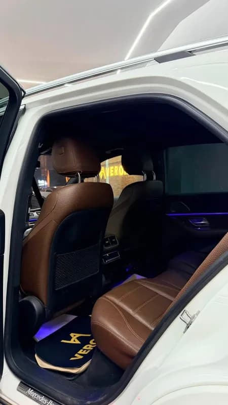 مرسيدس بنز GLE450 2024 ايه ام جي أبيض أوتوماتيك — مستعملة