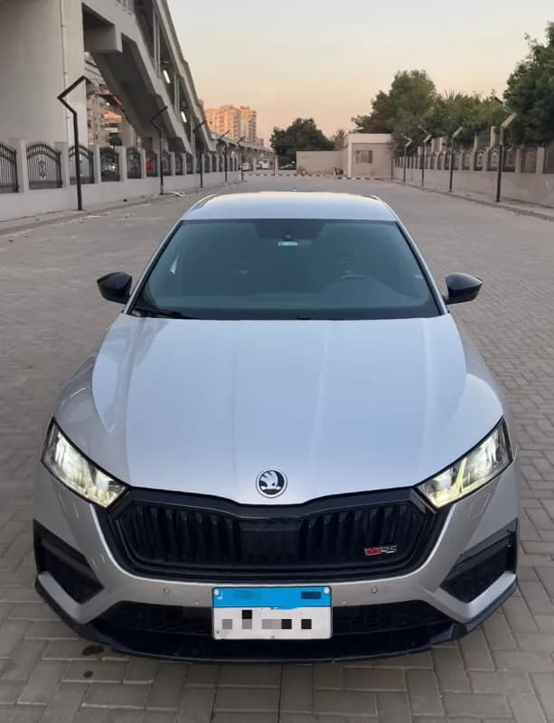 سكودا اوكتافيا A8 2022 في ار اس فضي أوتوماتيك — مستعملة
