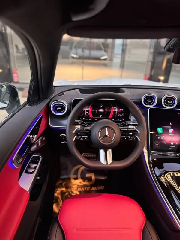 مرسيدس بنز GLC 300 2026 اي ام جي كوبيه أبيض أوتوماتيك — جديدة
