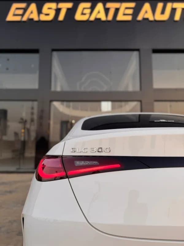 مرسيدس بنز GLC 300 2026 اي ام جي كوبيه أبيض أوتوماتيك — جديدة