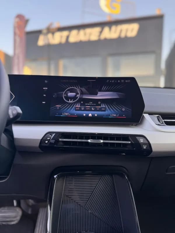 بي ام دبليو X1 2026 اس داريف أسود أوتوماتيك — جديدة