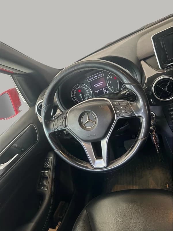 مرسيدس بنز B 200 2013 بروجرسف ديزاينو أحمر أوتوماتيك — مستعملة