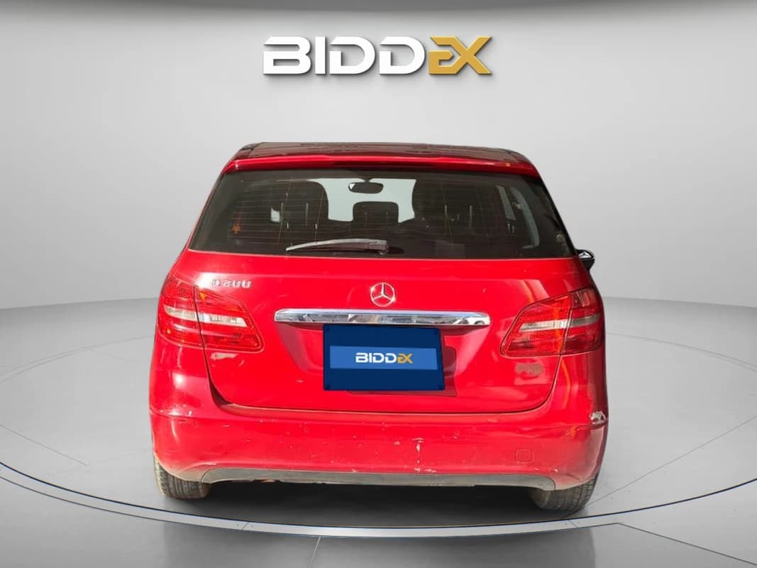 مرسيدس بنز B 200 2013 بروجرسف ديزاينو أحمر أوتوماتيك — مستعملة