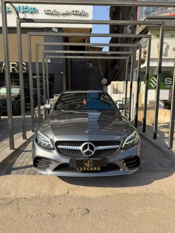 مرسيدس بنز C200 2019 ايه ام جي فضي أوتوماتيك — مستعملة