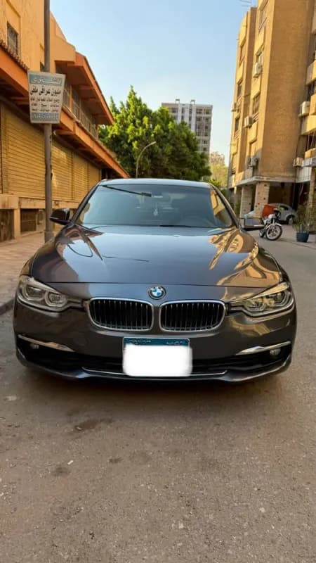 BMW 318i 2018 Luxury Gray Automatic — Used