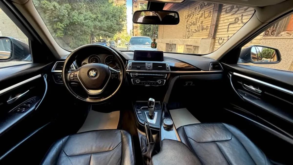 BMW 318i 2018 Luxury Gray Automatic — Used
