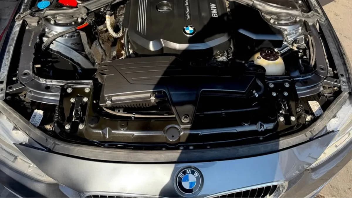 BMW 318i 2018 Luxury Gray Automatic — Used