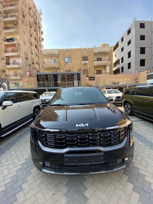 Kia Carnival 2025 Topline Black Automatic — Used