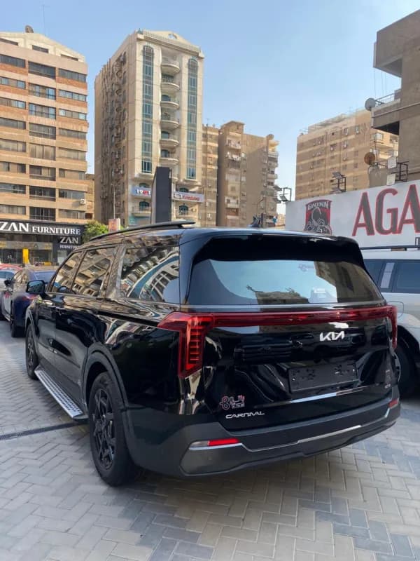 Kia Carnival 2025 Topline Black Automatic — Used