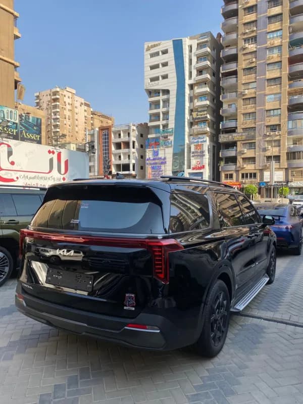 Kia Carnival 2025 Topline Black Automatic — Used