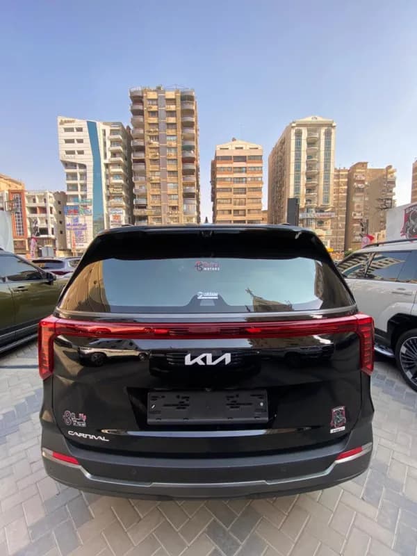 Kia Carnival 2025 Topline Black Automatic — Used