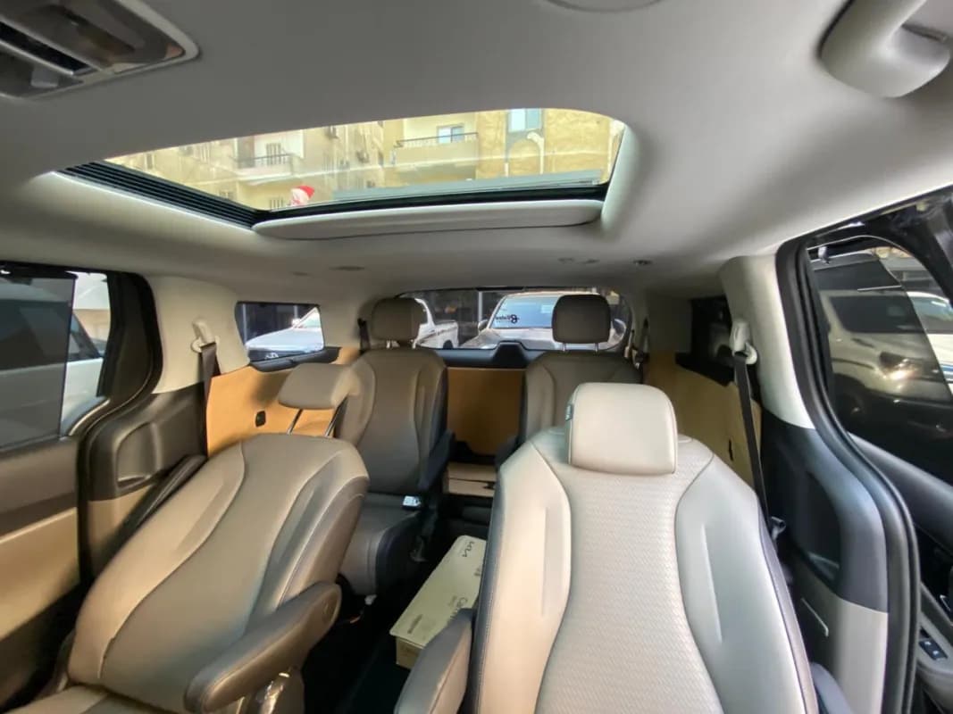Kia Carnival 2025 Topline Black Automatic — Used