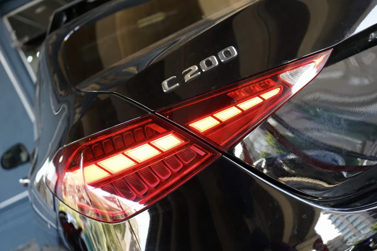 مرسيدس بنز C200 2026 بريميوم بلس أسود أوتوماتيك — جديدة