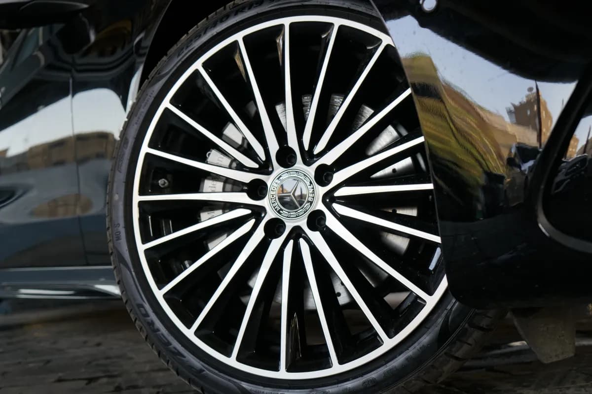 مرسيدس بنز C200 2026 بريميوم بلس أسود أوتوماتيك — جديدة