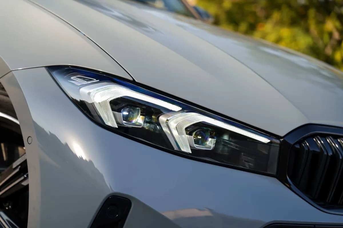 بي ام دبليو 320i 2026 ام سبورت رمادي ناردو أوتوماتيك — جديدة