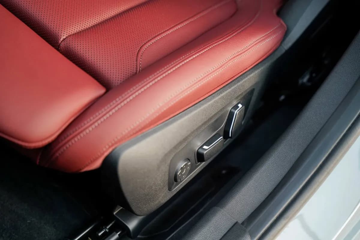 بي ام دبليو 320i 2026 ام سبورت رمادي ناردو أوتوماتيك — جديدة