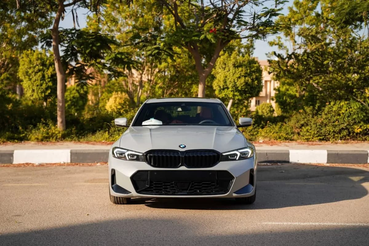 بي ام دبليو 320i 2026 ام سبورت رمادي ناردو أوتوماتيك — جديدة