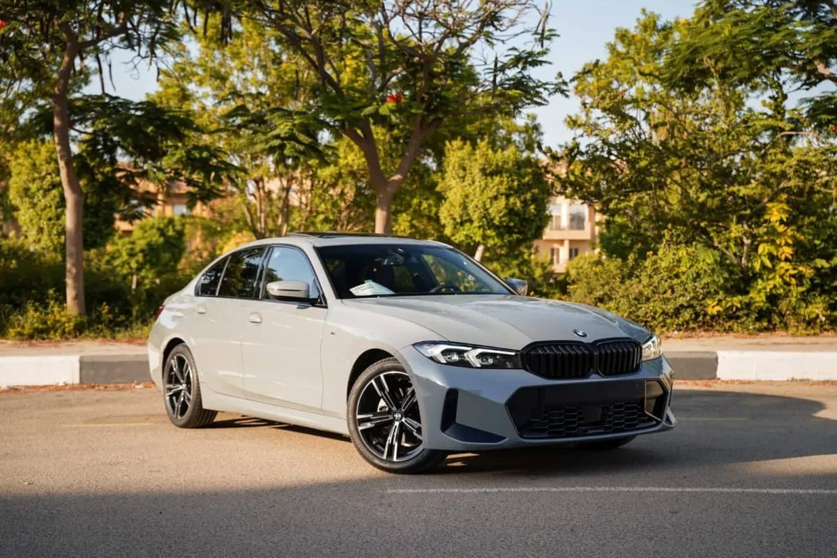 بي ام دبليو 320i 2026 ام سبورت رمادي ناردو أوتوماتيك — جديدة