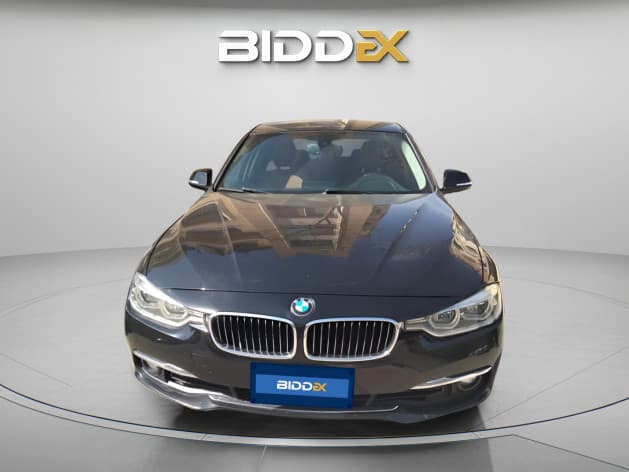 بي ام دبليو 318i 2018