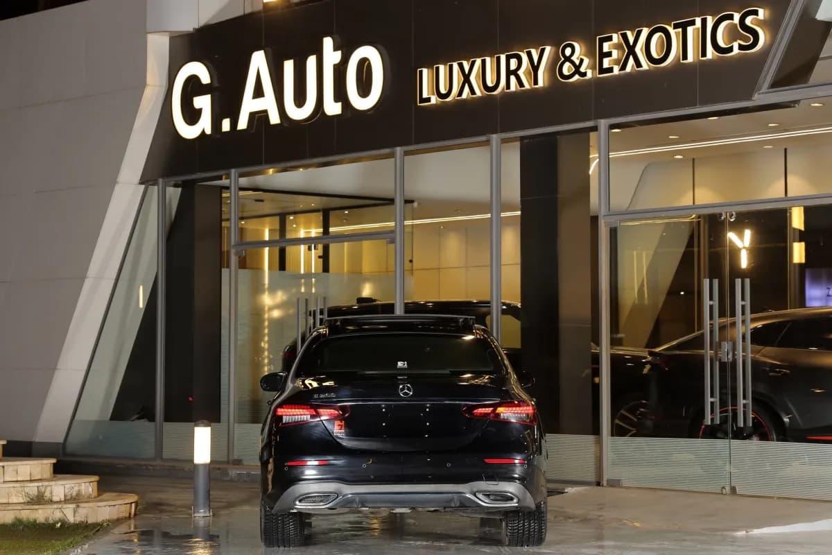 مرسيدس بنز E200 2023 ايه ام جي أسود أوتوماتيك — جديدة