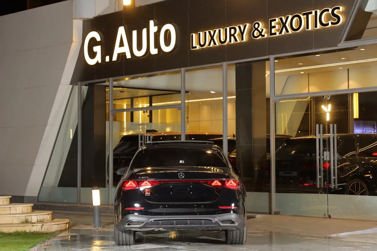 مرسيدس بنز E200 2026 بريميوم بلس أسود أوتوماتيك — جديدة