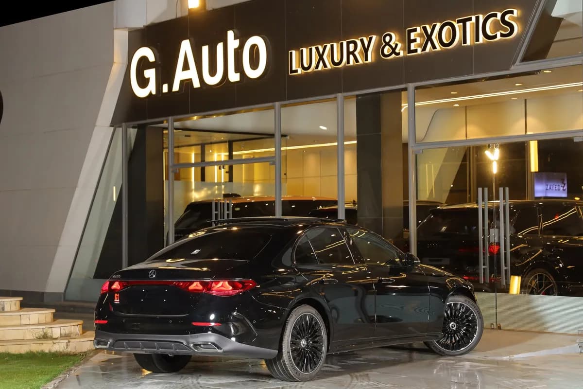 مرسيدس بنز E200 2026 بريميوم بلس أسود أوتوماتيك — جديدة