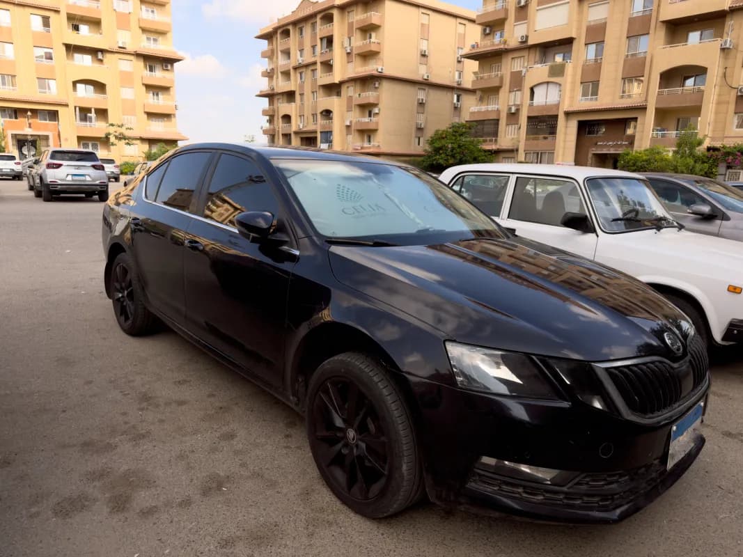 سكودا اوكتفيا A7 2020 لوفت أسود أوتوماتيك — مستعملة