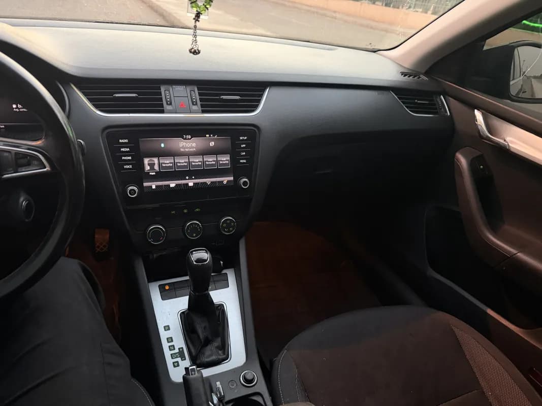 سكودا اوكتفيا A7 2020 لوفت أسود أوتوماتيك — مستعملة