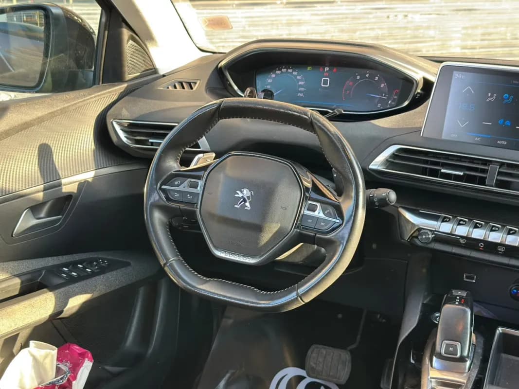 Peugeot 3008 2023 Active Gray Automatic — Used