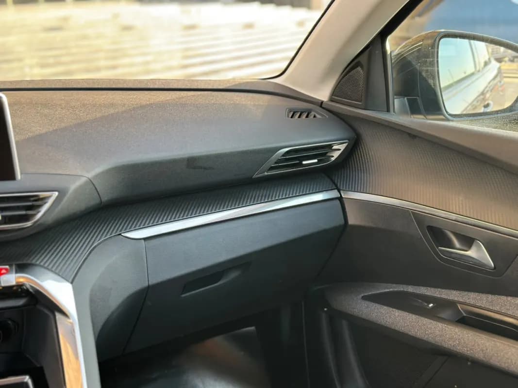 Peugeot 3008 2023 Active Gray Automatic — Used
