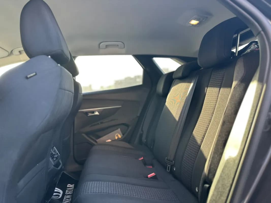 Peugeot 3008 2023 Active Gray Automatic — Used