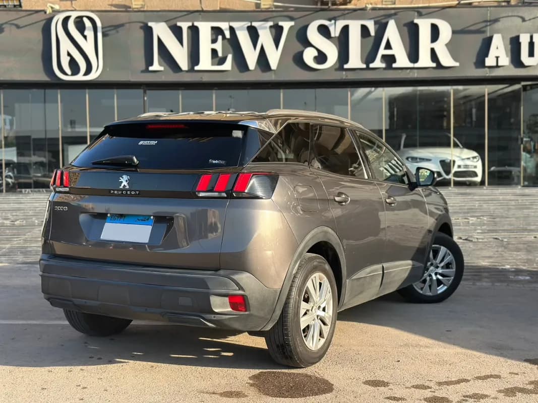 Peugeot 3008 2023 Active Gray Automatic — Used