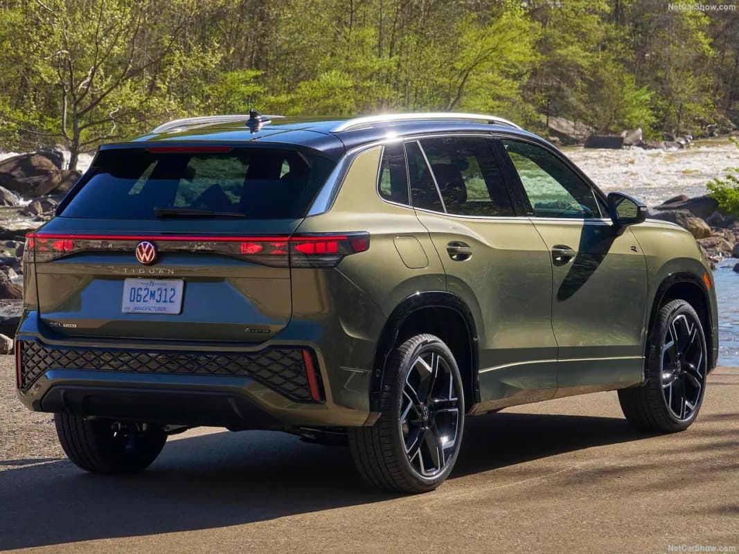 Volkswagen Tiguan 2026 R line Olive Green Automatic — New