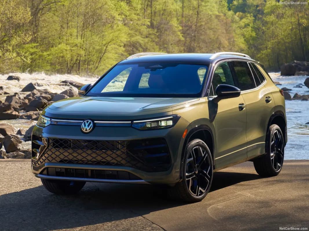 Volkswagen Tiguan 2026 R line Olive Green Automatic — New