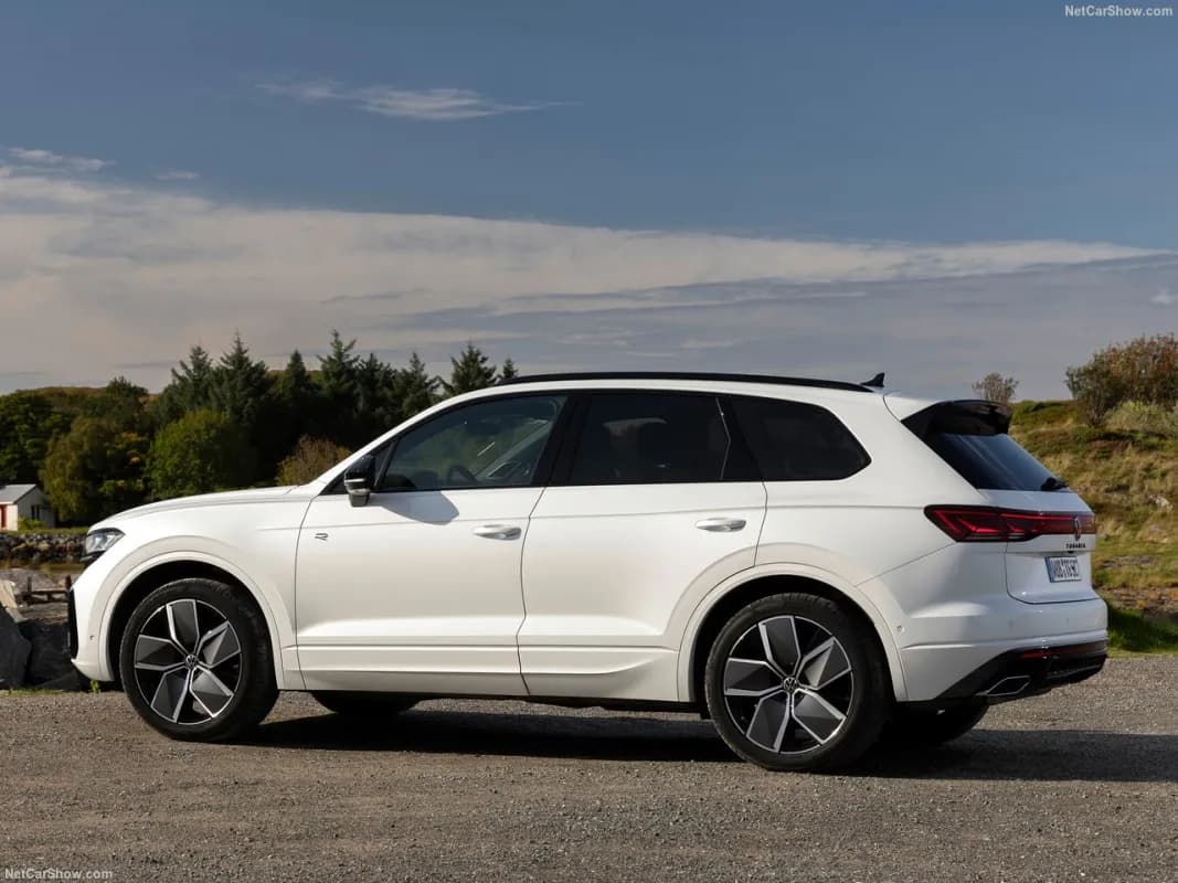 Volkswagen Touareg 2025 R line White Automatic — New