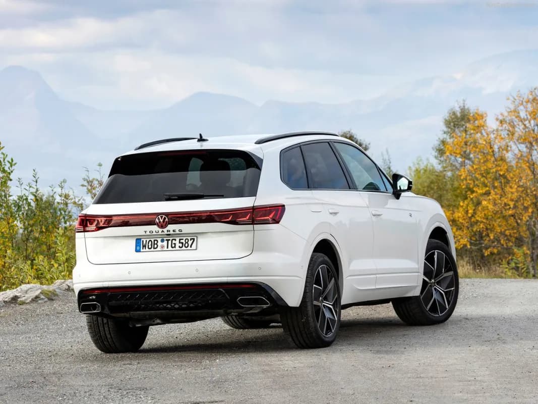Volkswagen Touareg 2025 R line White Automatic — New