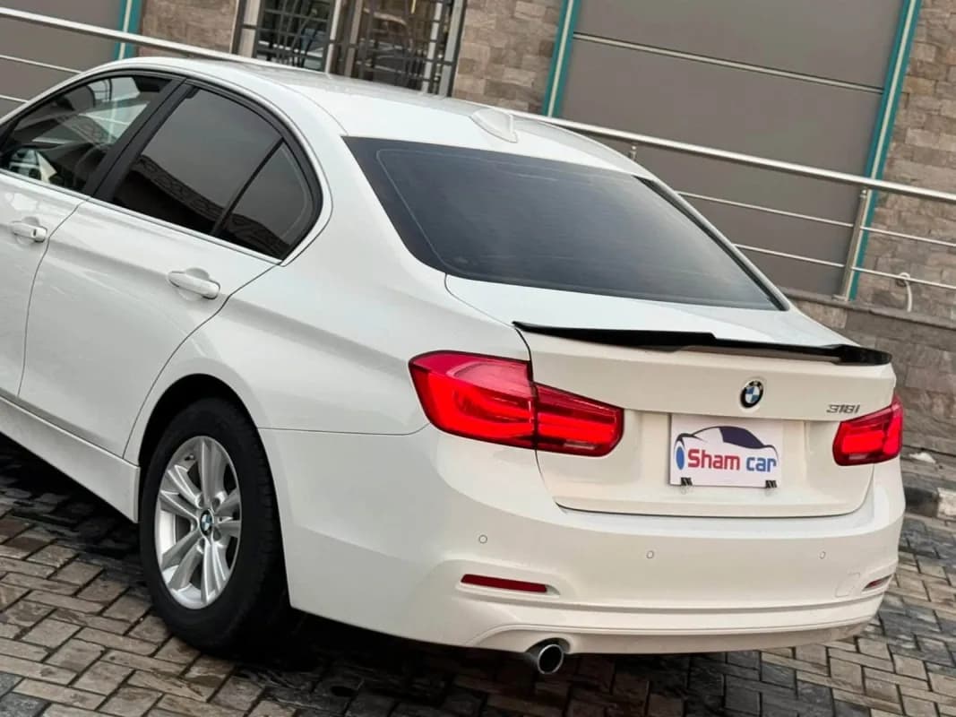 BMW 318i 2018 Luxury White Automatic — Used