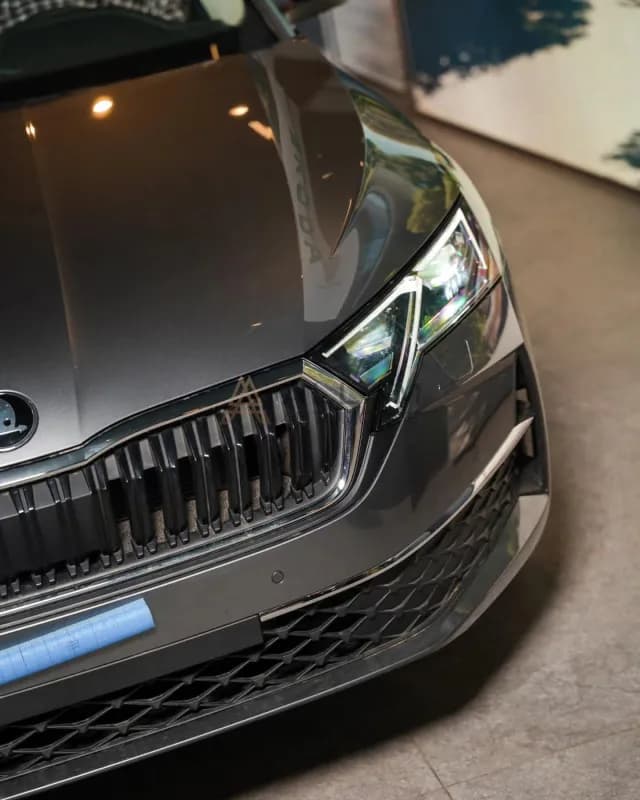 سكودا اوكتافيا A8 2026 سويت رمادي أوتوماتيك — جديدة