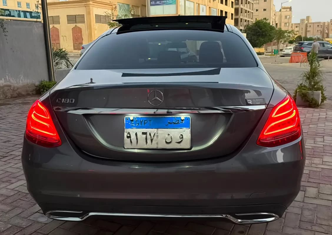 مرسيدس بنز C180 2018 اكسكلوسف رمادي أوتوماتيك — مستعملة