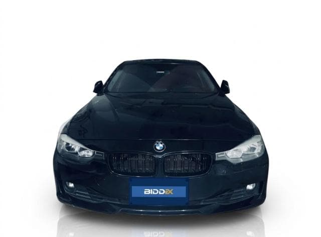 بي ام دبليو 320i 2014 لاكشري أسود أوتوماتيك — مستعملة