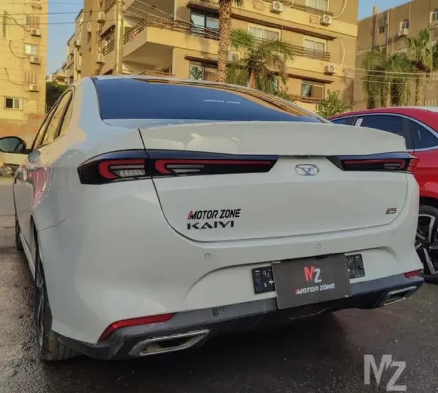 كايي اي 5 2027 بريميوم أبيض أوتوماتيك — جديدة