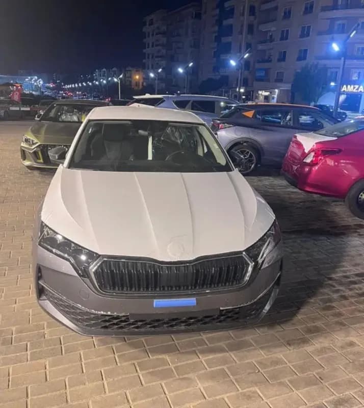 سكودا اوكتافيا A8 2026 لاونج رمادي أوتوماتيك — جديدة