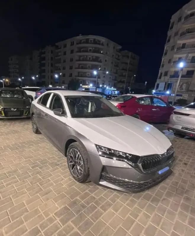 سكودا اوكتافيا A8 2026 لاونج رمادي أوتوماتيك — جديدة