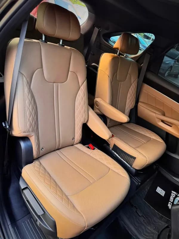 كيا سورينتو 2024 سيجنتشر أسود أوتوماتيك — مستعملة