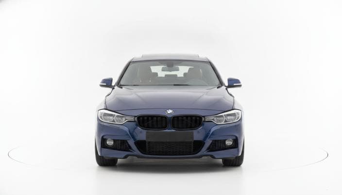 بي ام دبليو 320i 2017 ام سبورت أزرق غامق أوتوماتيك — مستعملة - 1